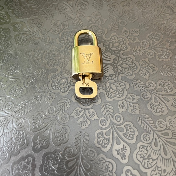 Louis Vuitton Lock and Key with ✨NWT STARBUCKS 2022 RED Jeweled Tumbler✨ - Picture 10 of 12